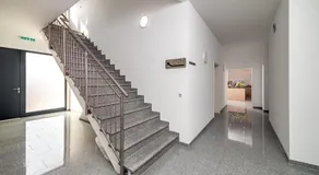 Hotel am Stadtrand - Image 5