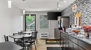 Super 8 by Wyndham Brownsburg - Image 2