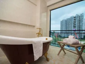 Pinnacle Art Hotel - Image 4
