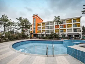 Whinstone Hotel & Resort - Image 3
