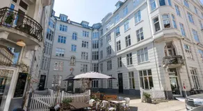 NEW charming apt in City Center - Image 3