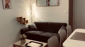 Appartement moderne Wifi Fibre et Parking privé gratuit avec balcon et ascenseur - Image 2