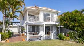 Picturesque Water Views - Image 5