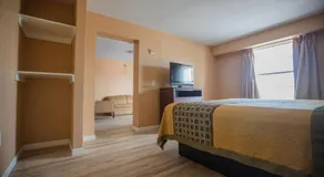 The Crossroads Hotel and Suites Irving - Image 2