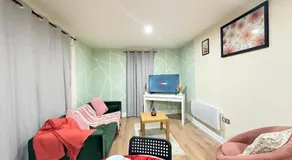 Wembley Stadium Area Rooms - Image 2