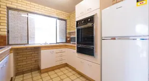 Golden Shores Unit 3 21 Landsborough Parade - Image 4