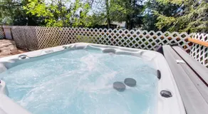 Cozy home with private hot tub near Ridge Trail and golf - Image 5