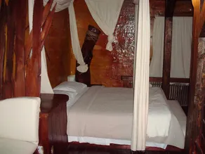 Celebrities Hotel - Image 2