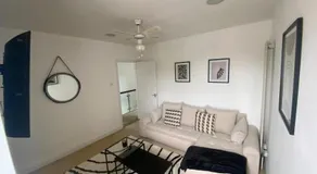 Cozy Town Centre 2 Bed Apartment Close To Historic Landmarks And Great Restaurants - Image 5