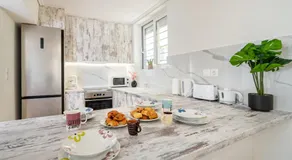 Chris Guesthouses - Image 2
