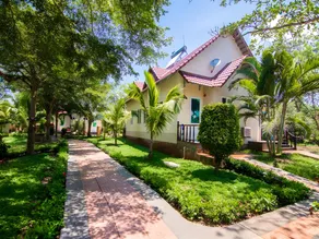 Huong Phong Ho Coc Beach Resort - Image 2