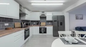 High End Double Room with Own Bathroom Facilities - Image 5