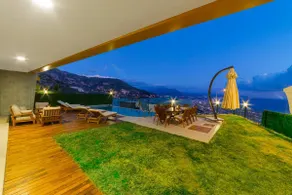 City and Sea View Pool Lüx Villa - Image 3