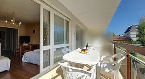 Quiet studio with balcony near the beach - Image 3