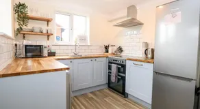 3 The Cottages - Image 3