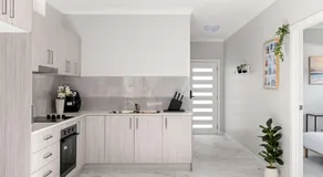 Bright Queen Room - Central Location at Ryde - Shared Bathroom and Amenities - Image 3