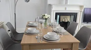 Coastal Comfort in Leigh Ideal for Work & Leisure - Image 3