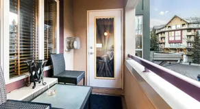 Town Plaza Suites by Golden Dreams - Image 3