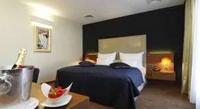 Mikado Hotel - Image 2