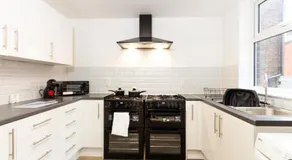 Stunning Private Ensuite Rooms in Oldham Sociable House - Image 2