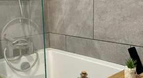 Modern 2-Bed Flat, Spacious, near Harry Potter Studio - Image 3