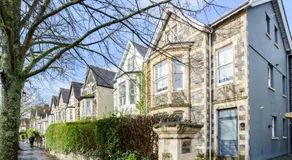 Oakfield Premier Apartments-High Speed WiFi-Smart SelfCheckIn-Central Cardiff Gem - Image 5