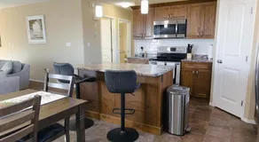 Spacious 4BR with King Suite - Garage - Netflix - Image 5