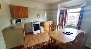 Beach Court Holiday Apartments - Image 5