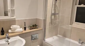 Cosy 3 Bedroom in Colchester, Stylish Stay for All - Image 2