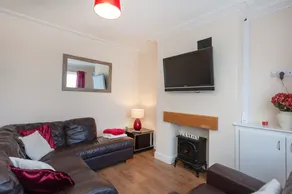Charming 2-Bedroom House Ibstock, Leicester - Image 2
