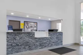 Super 8 by Wyndham Amarillo West - Image 4