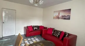 Super deluxe extra large 3 bedroom apartment - Image 2