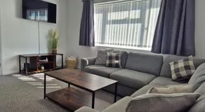 Entire House - Cheshire Oaks/Ellesmere Port - Image 2