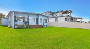 Lake Edge Cottage - - Image 5