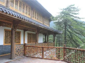 Wolongge Courtyard - Image 5
