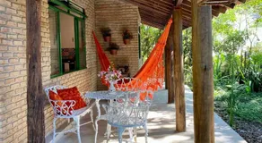 Casa charmosa em condomínio arborizado - Image 2