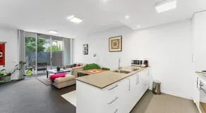 Tranquil 1-Bed Apartment with Courtyard Pool BBQ - Image 3