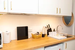 Cozy Studio Suite in House - Private Kitchen Bath - Image 5