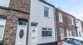 Charming House - Sleeps 5 - Free Parking, Self Check-In, Fast WiFi and Smart TV with Netflix by Yoko Property - Image 4