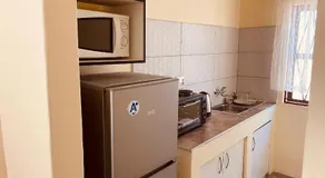 Acacia Villa Self Catering Guest House - Image 3