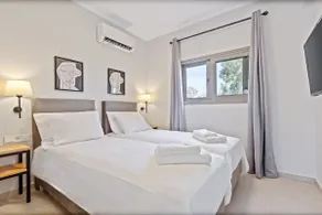 Comissa Luxury Suites, Deluxe 2 - Image 2