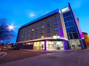 Holiday Inn Express London Earls Court - Image 3