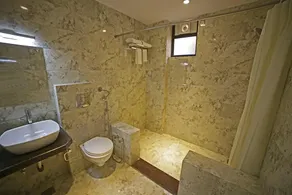 Royal Inn - Image 5