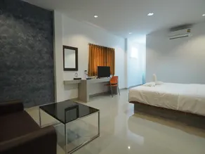 The Phant Hotel - Image 4