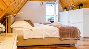 Holiday House Antique - Image 2