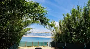 Mila's pet friendly holiday house with private beach place and sunbeds included - Image 3