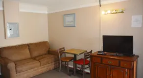 Bluebird Motel - Image 2