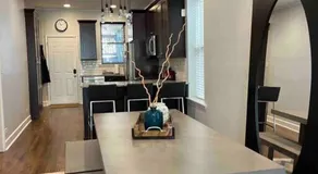 Trendy West Town Flat - 2 bed / 1.5 bath w parking - Image 4
