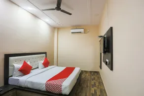 OYO 62110 Metro Golden Residency - Image 2