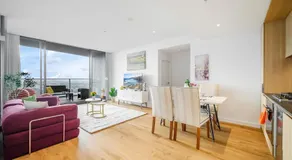 Stunning New 2 Bedrooms Apt Shopping & Parking - Image 3
